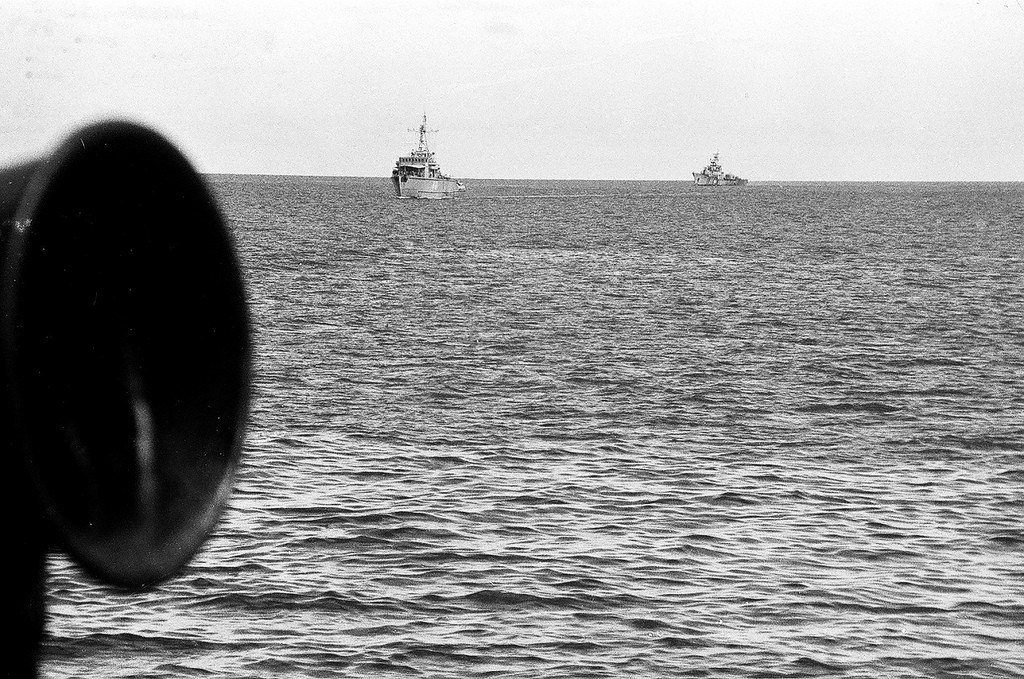 Chiếc Petya đi theo sau HQ-861