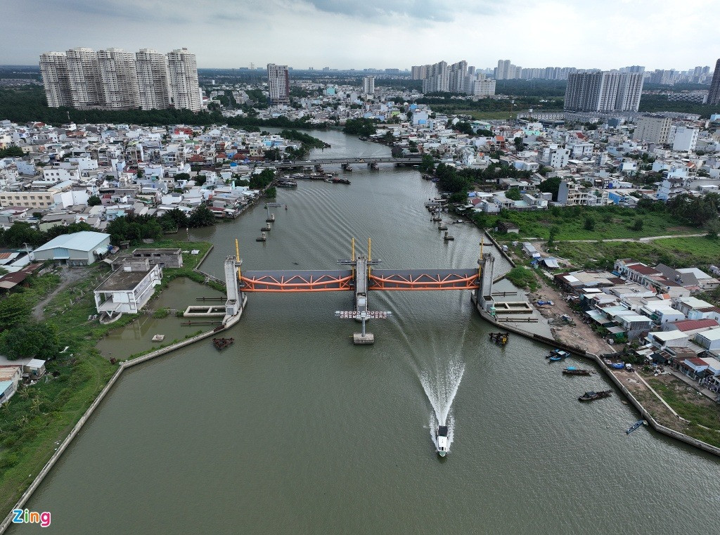 Hạng mục cống Phú Xuân (huyện Nhà Bè) đạt 90% khối lượng thi công thì tạm ngưng cho đến nay. Hiện trạng cống đã lắp đặt 2 cửa van nặng 212 tấn với chức năng điều tiết nước, ngăn triều.