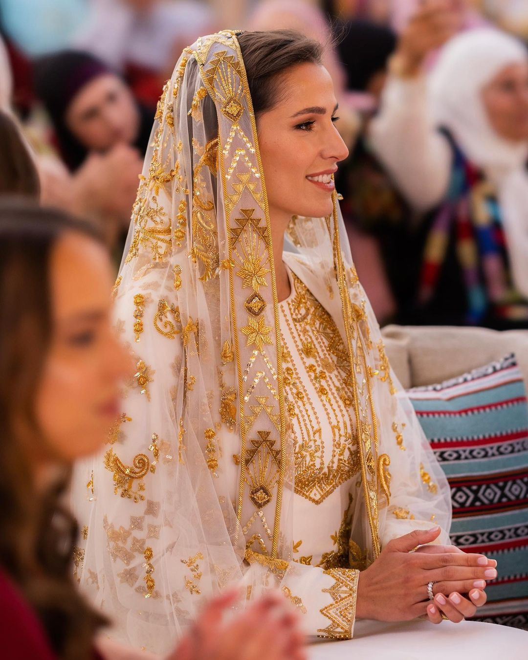 Rajwa học đại học ở Mỹ. Năm 2017, cô tốt nghiệp bằng cử nhân kiến trúc loại Giỏi của Đại học Syracuse (New York). Cô cũng có bằng về Truyền thông Hình ảnh của Học viện Thiết kế và Kinh doanh Thời trang (Fashion Institute of Design and Merchandising) ở Los Angeles. Rajwa học đại học ở Mỹ. Năm 2017, cô tốt nghiệp bằng cử nhân kiến trúc loại Giỏi của Đại học Syracuse (New York). Cô cũng có bằng về Truyền thông Hình ảnh của Học viện Thiết kế và Kinh doanh Thời trang (Fashion Institute of Design and Merchandising) ở Los Angeles.