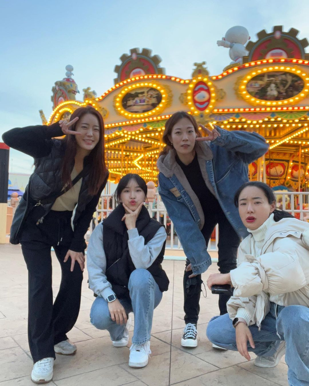 Các thành viên trong Đội cảnh sát chất ngầu trong chương trình và giản dị ngoài đời thường. Tuy nhiên, khi lướt qua Instagram của từng người, khán giả phải trầm trồ trước sắc vóc quyến rũ của họ.