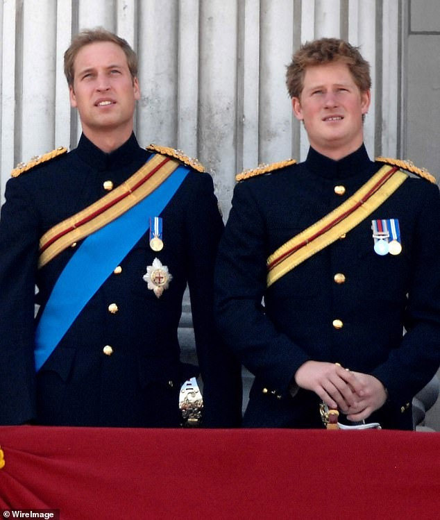Hình ảnh thân thiết của hai anh em Hoàng gia Anh giờ chỉ còn là quá khứ. Ảnh: WireImages.