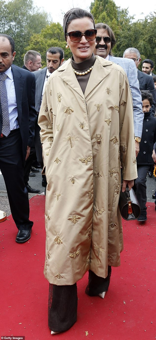 Sheikha Moza tự lựa chọn trang phục cho mình mỗi lần xuất hiện trước công chúng. Ảnh: Getty Images.