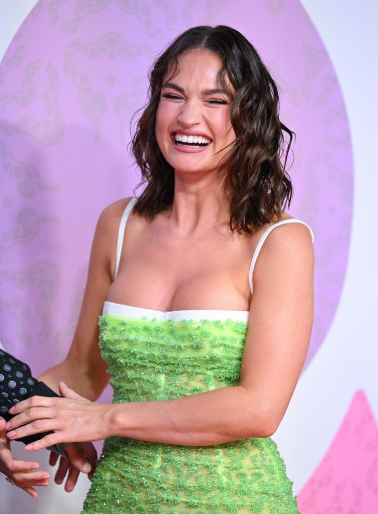 Lily James quyến rũ trong buổi ra mắt phim What's Love Got To Do With It? tại Vương quốc Anh. Ảnh: WireImage.