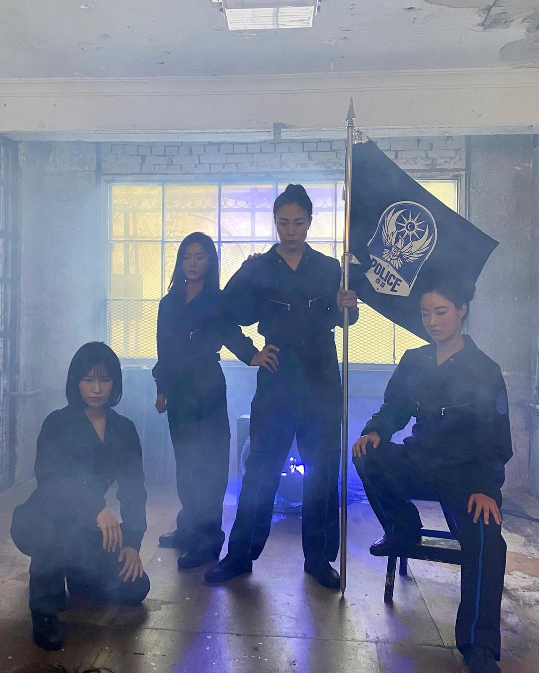 Các thành viên trong Đội cảnh sát chất ngầu trong chương trình và giản dị ngoài đời thường. Tuy nhiên, khi lướt qua Instagram của từng người, khán giả phải trầm trồ trước sắc vóc quyến rũ của họ.