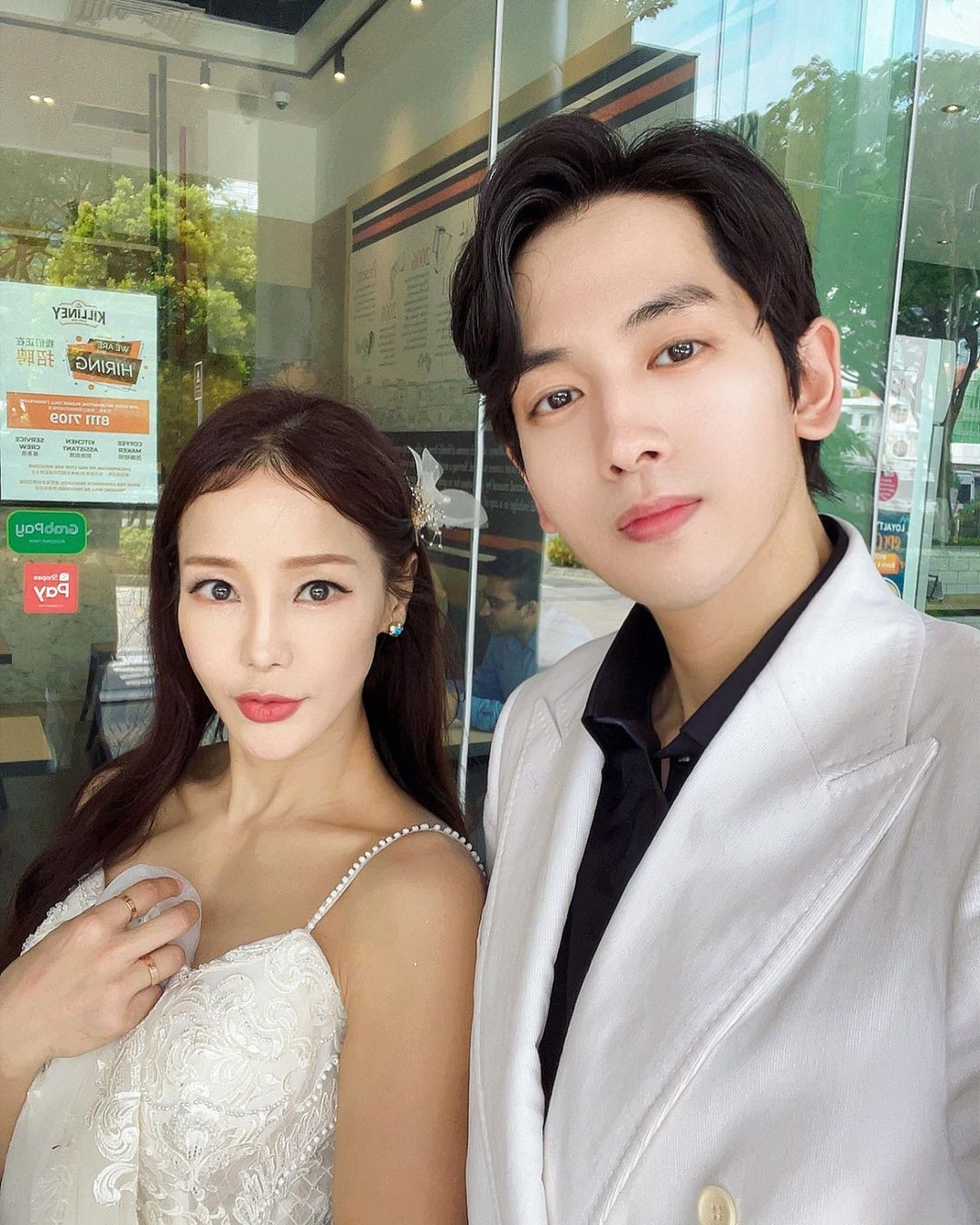 Nữ ca sĩ kiêm vũ công cũng gây chú ý sau khi công bố kết hôn với Ryu Philip, nam ca sĩ kém 17 tuổi. Họ không có con chung, thay vào đó cùng nhau nuôi thú cưng.