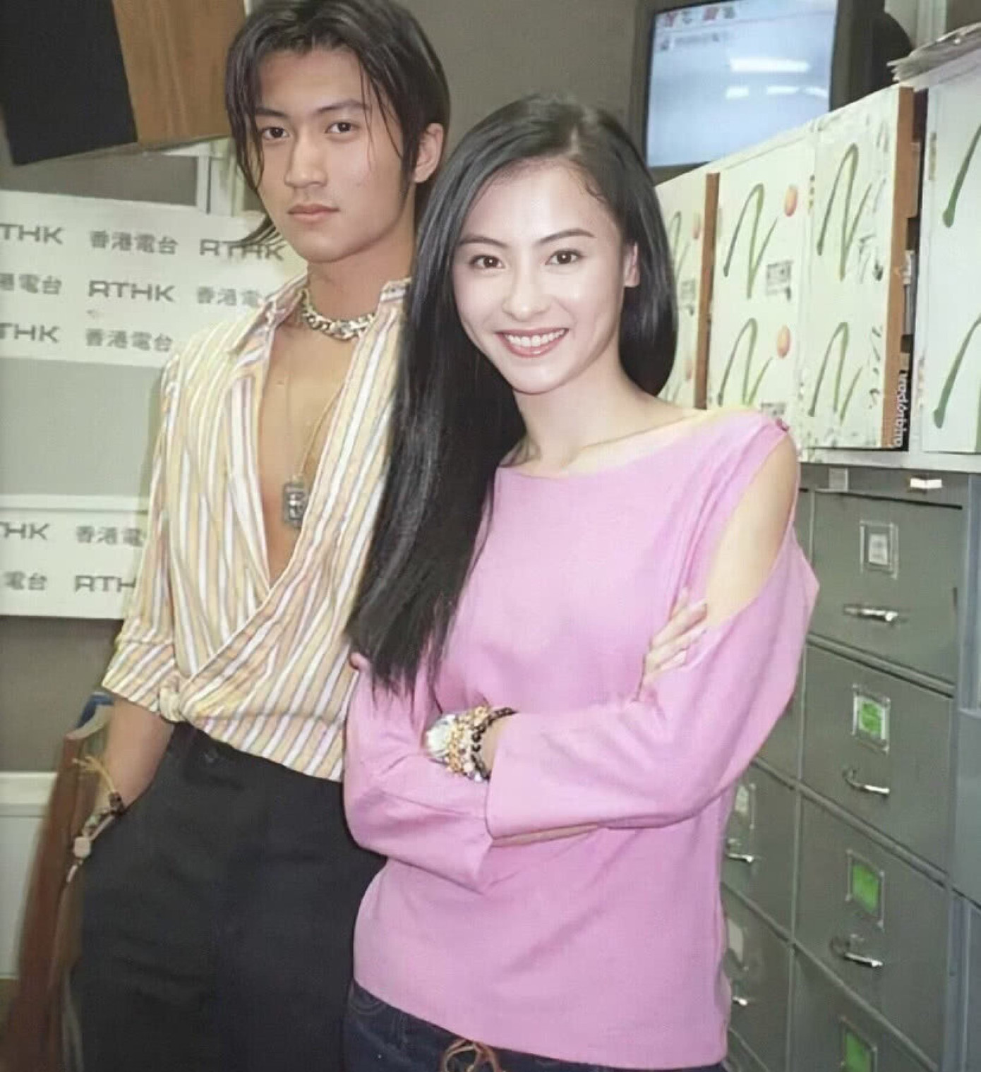 Tạ Đình Phong từng kết hôn với Trương Bá Chi, còn Vương Phi có cuộc hôn nhân 9 năm với Lý Á Bằng. Ảnh: SCMP. Tạ Đình Phong từng kết hôn với Trương Bá Chi, còn Vương Phi có cuộc hôn nhân 9 năm với Lý Á Bằng. Ảnh: SCMP.