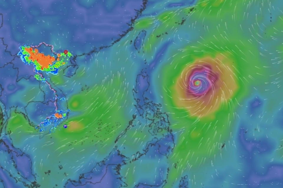 Dự báo trong sáng 10/6, vùng áp thấp tiếp tục ít di chuyển, có khả năng mạnh lên thành áp thấp nhiệt đới. Ảnh: VNDMS.