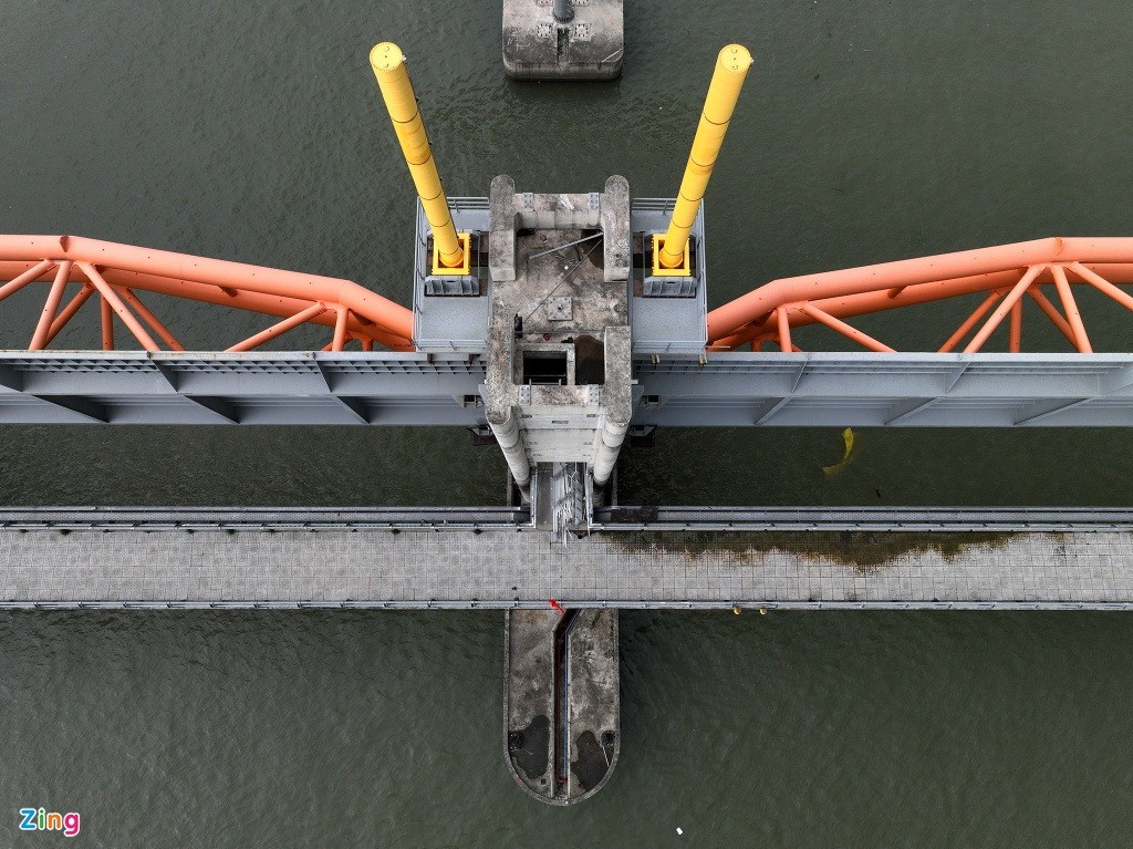 Dự án chống ngập có xét đến yếu tố biến đổi khí hậu TP.HCM - giai đoạn 1 với kinh phí đầu tư khoảng 10.000 tỷ đồng, được triển khai từ năm 2016. Tuy nhiên, trong quá trình thi công, dự án đã tạm ngưng nhiều lần vì vướng giải phóng mặt bằng, khó khăn về vốn (gia hạn khoản tín dụng)... Hiện, UBND TP.HCM tiếp tục tìm giải pháp tháo gỡ khó khăn để dự án sớm hoàn thành, đưa vào vận hành, khai thác.