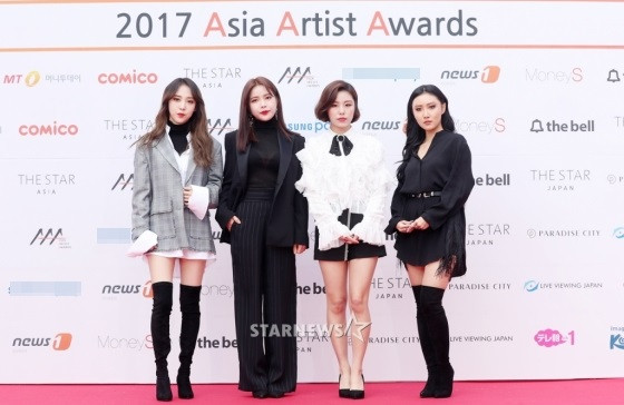 Thảm đỏ 'Asia Artist Awards': Kim Hee Sun lộng lẫy lấn át dàn mỹ nhân trẻ ảnh 7