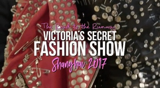 Ngắm mỹ nhân diện nội y Victoria's Secret đính 275.000 viên pha lê Swarovski ảnh 11