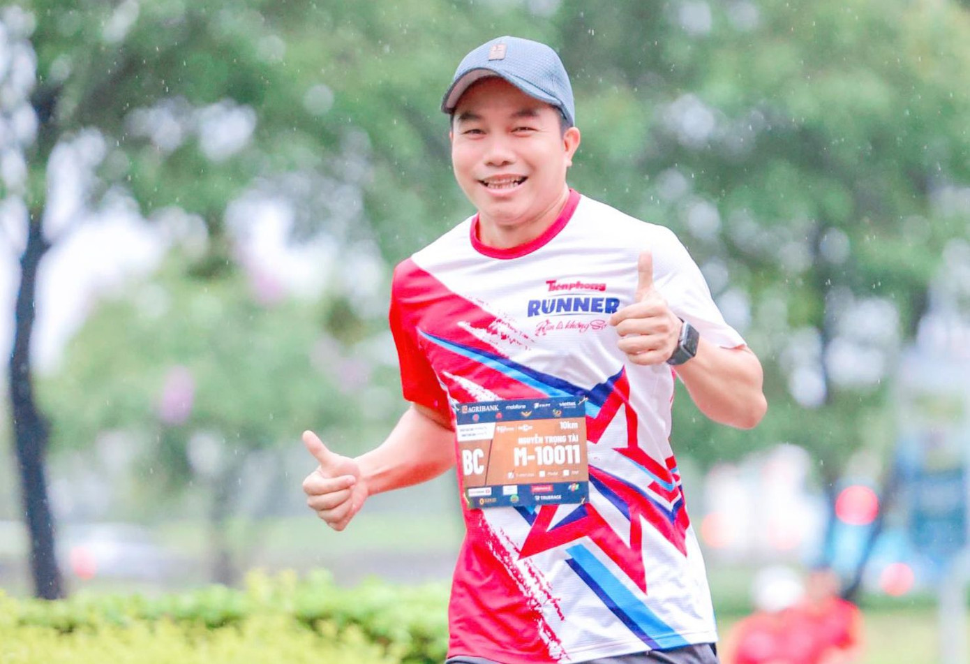 Nhà báo Nguyễn Trọng Tài - Báo Tiền Phong trên cung đường chạy.