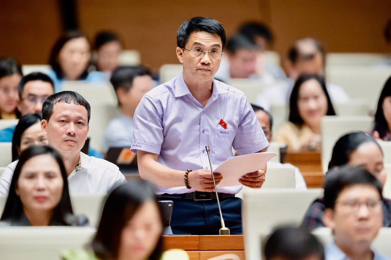 Đại biểu Đỗ Huy Khánh (Đồng Nai) phát biểu tại Hội trường