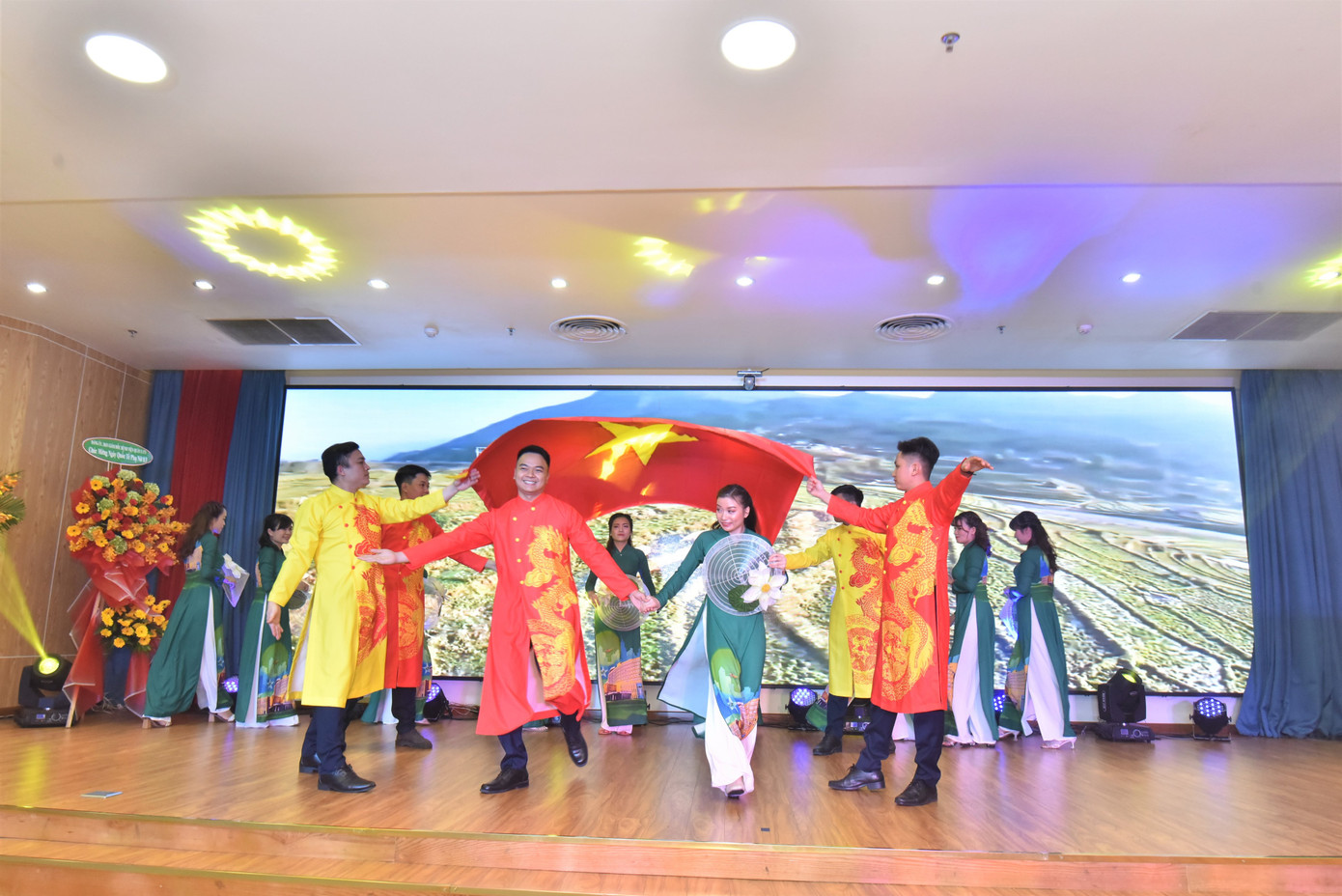 Các tiết mục ấn tượng trong hội thi. Các tiết mục ấn tượng trong hội thi.