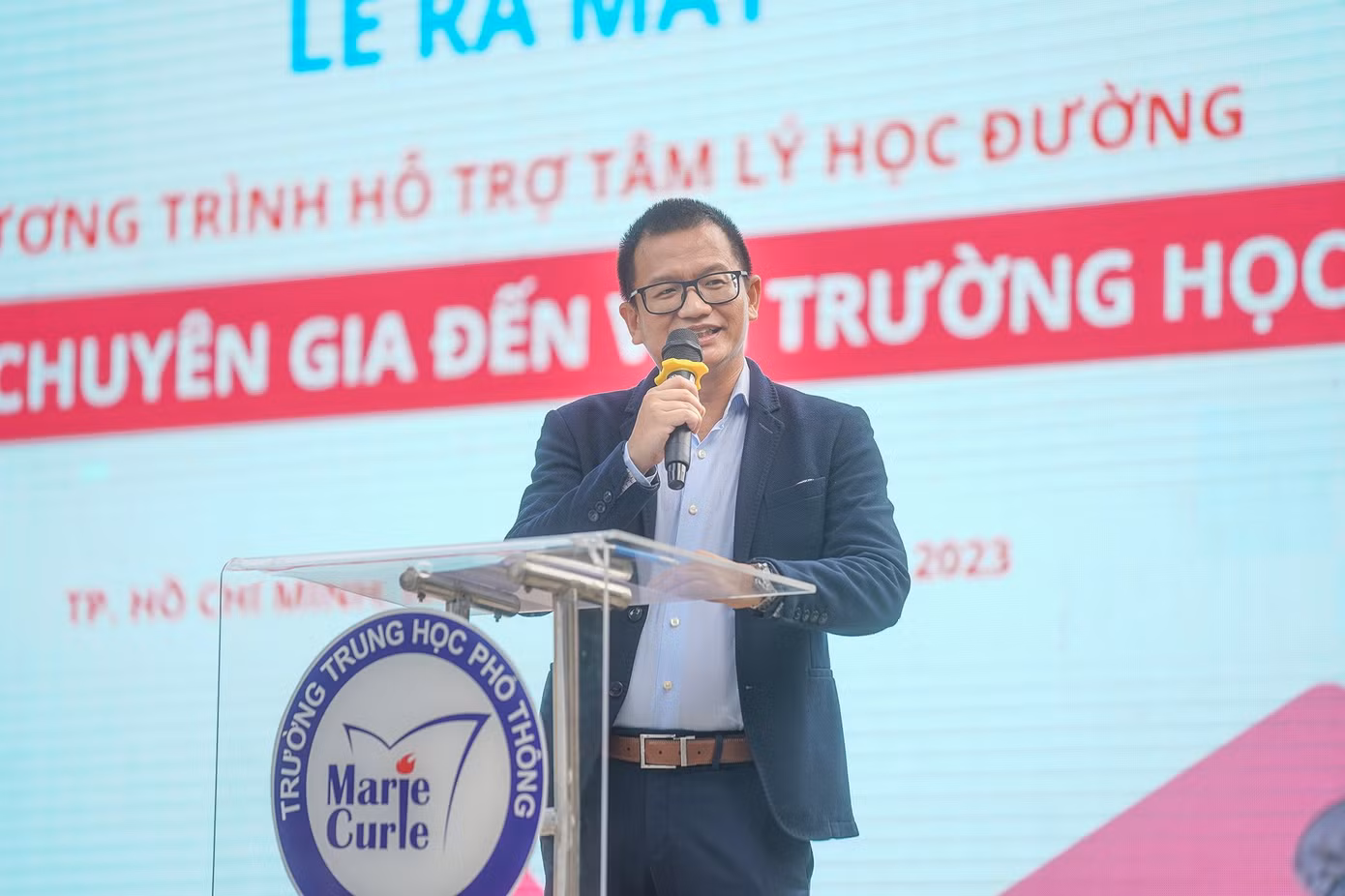 Ông Phùng Bá Khang - Phó Tổng Giám đốc Marketing và Hoạch định giá trị cam kết, đại diện AIA Việt Nam phát biểu tại chương trình. (Ảnh: Phạm Nguyễn)
