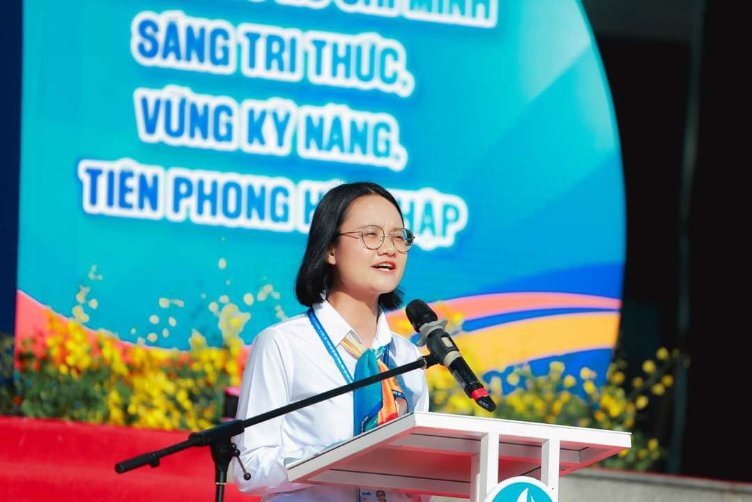 Chị Trần Thu Hà - Phó Bí thư Thành Đoàn, Chủ tịch Hội Sinh viên TP. HCM phát biểu khai mạc Triển lãm. (Ảnh: TLTĐ) Chị Trần Thu Hà - Phó Bí thư Thành Đoàn, Chủ tịch Hội Sinh viên TP. HCM phát biểu khai mạc Triển lãm. (Ảnh: TLTĐ)