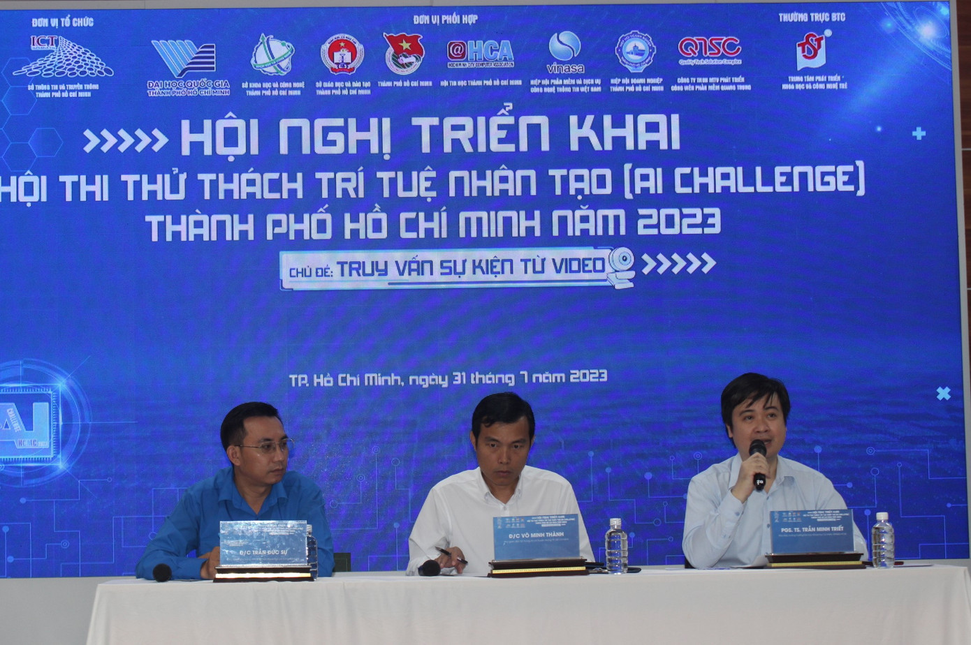 Ban Tổ chức thông tin về Hội thi 'Thử thách trí tuệ nhân tạo' TP. HCM năm 2023. Ban Tổ chức thông tin về Hội thi 'Thử thách trí tuệ nhân tạo' TP. HCM năm 2023.