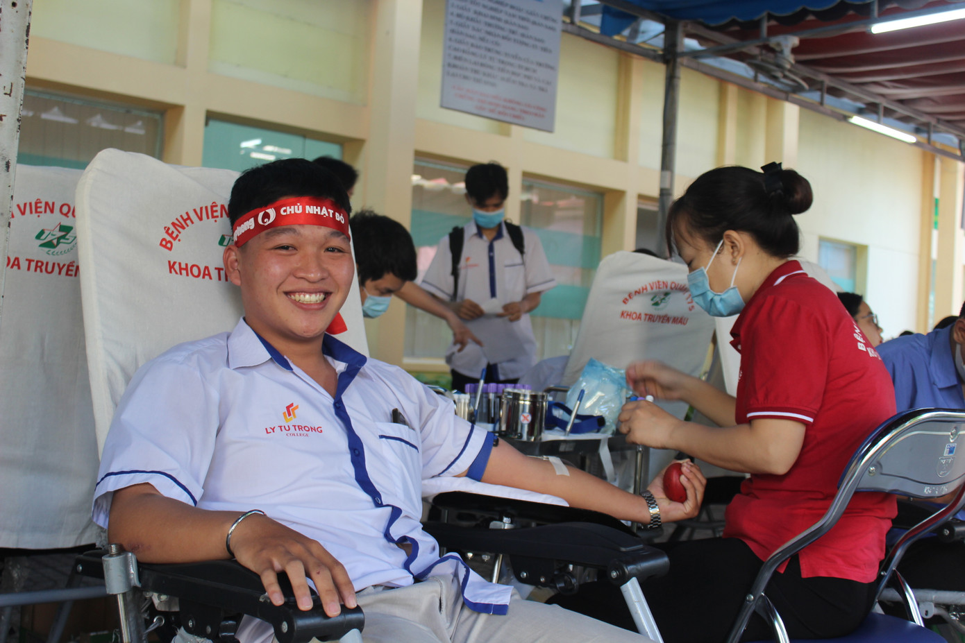 Kết thúc ngày hội, Ban Tổ chức thu về 200 đơn vị máu.