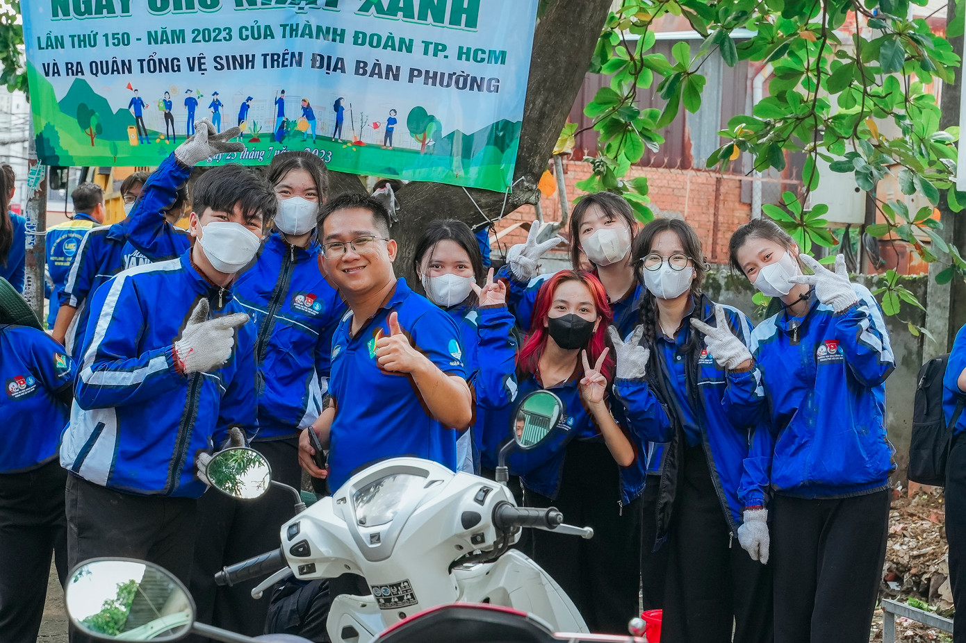 Các bạn đoàn viên, thanh niên hào hứng tham gia chương trình.