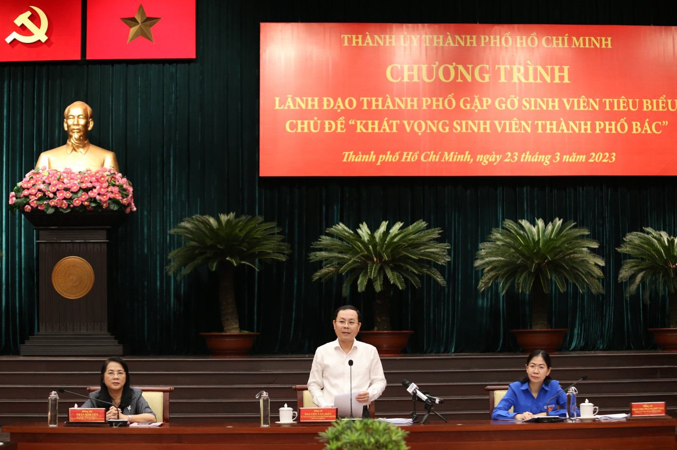 Phó Bí thư Thành ủy TP. HCM Nguyễn Văn Hiếu phát biểu tại chương trình.