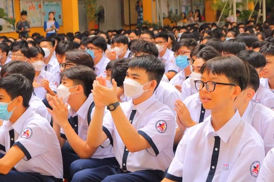 Học sinh trường THPT Tenlơman (quận 1, TP. HCM) hào hứng tham gia chương trình.