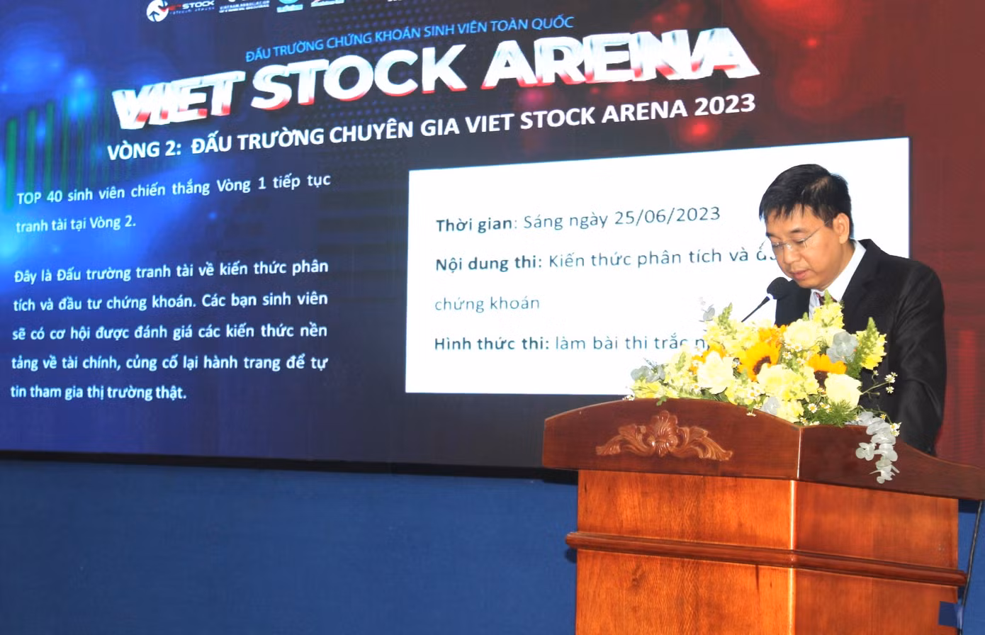 Ban Tổ chức thông tin về cuộc thi tại lễ phát động.