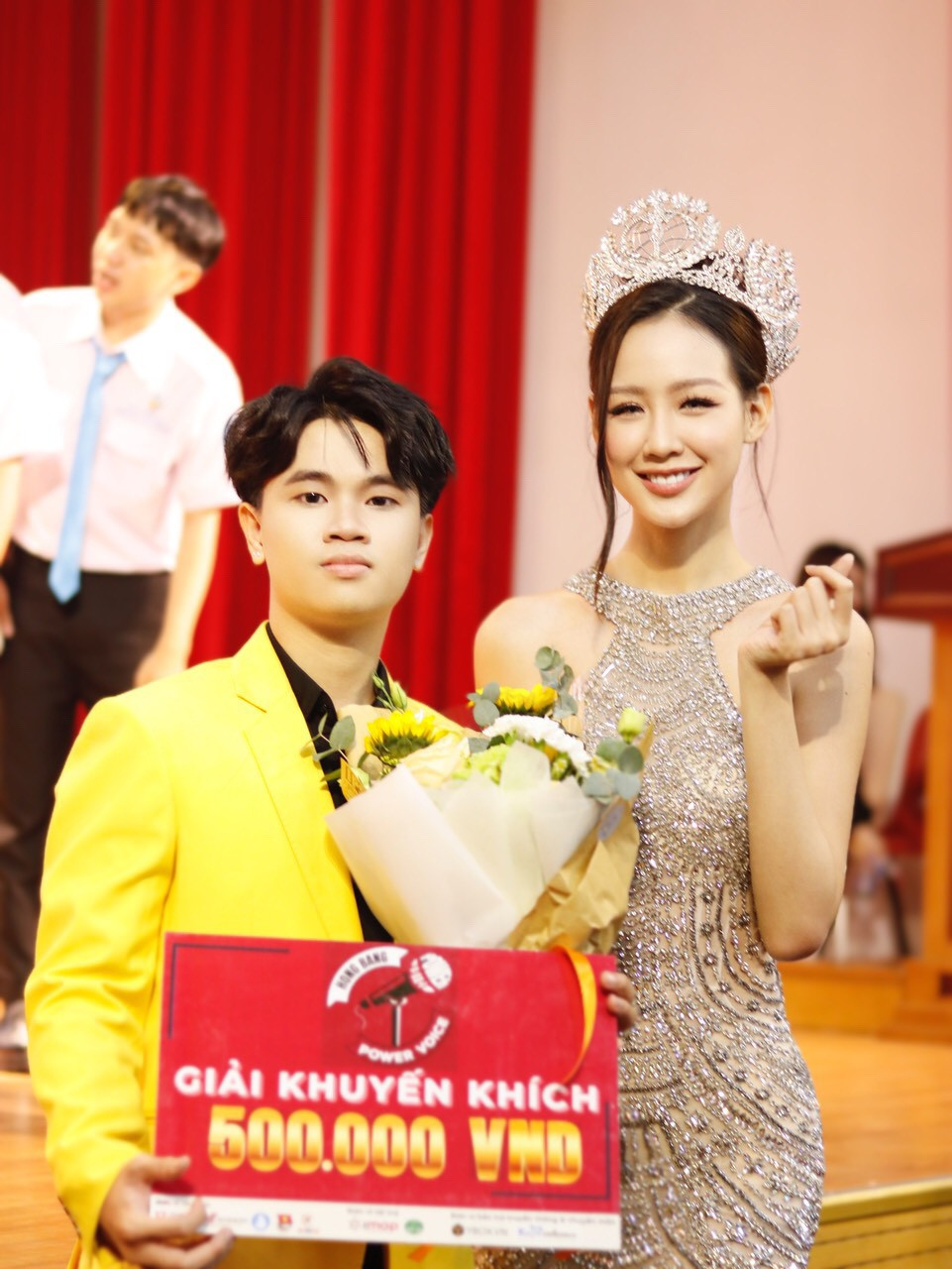 Tham gia nhiều sự kiện, Thái Minh có cơ hội làm việc và tiếp xúc với những người nổi tiếng từ sớm. Tham gia nhiều sự kiện, Thái Minh có cơ hội làm việc và tiếp xúc với những người nổi tiếng từ sớm.