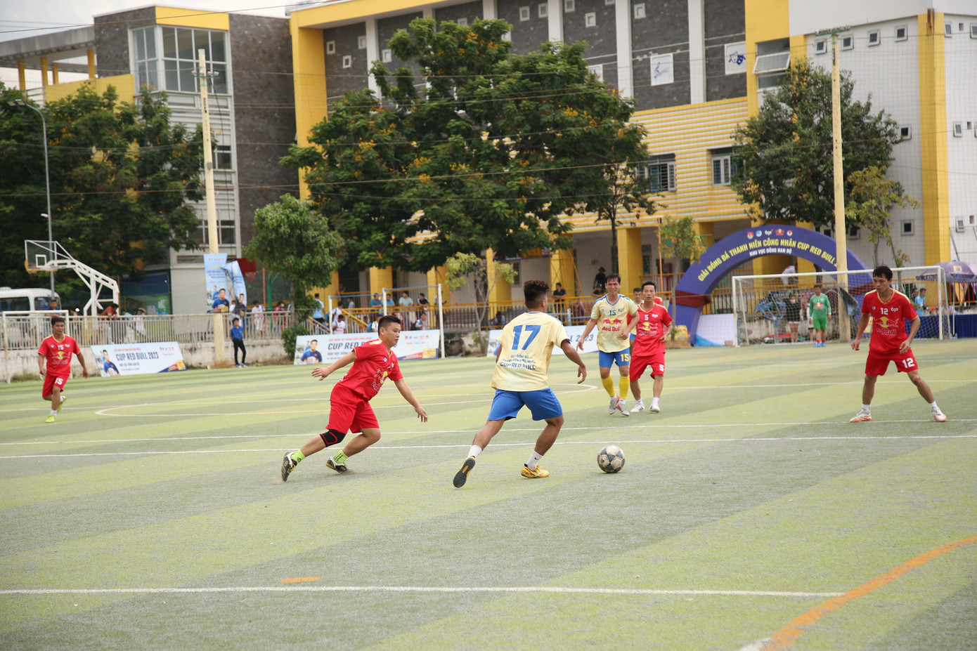 Các cầu thủ đã cống hiến cho khán giả những trận đấu đẹp mắt. Các cầu thủ đã cống hiến cho khán giả những trận đấu đẹp mắt.