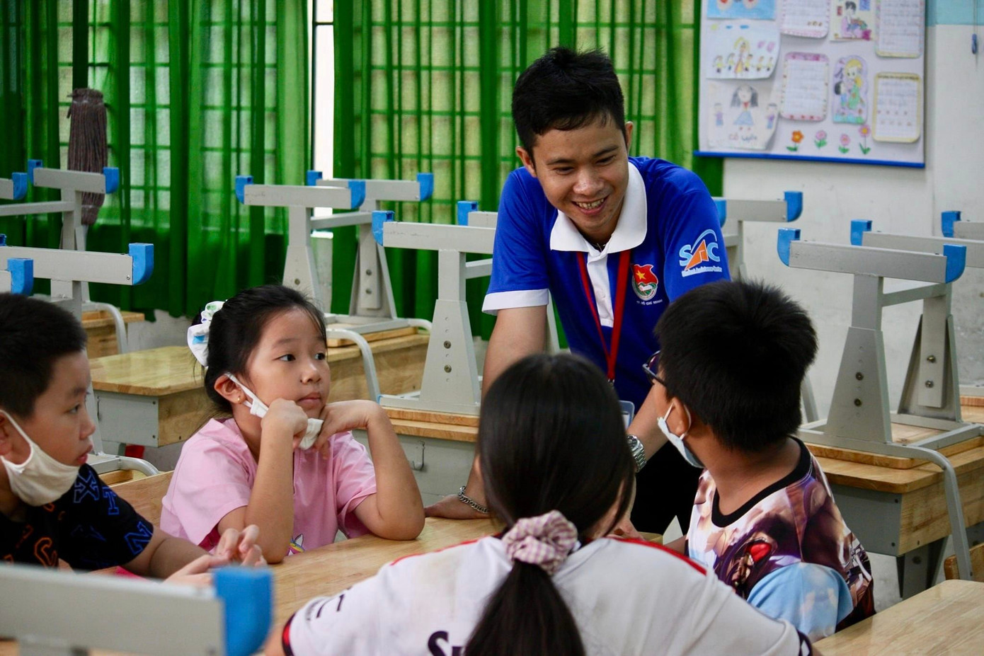 Lớp 'Gia sư áo xanh' tại trường Tiểu học Lý Nhơn (quận 4). Lớp 'Gia sư áo xanh' tại trường Tiểu học Lý Nhơn (quận 4).