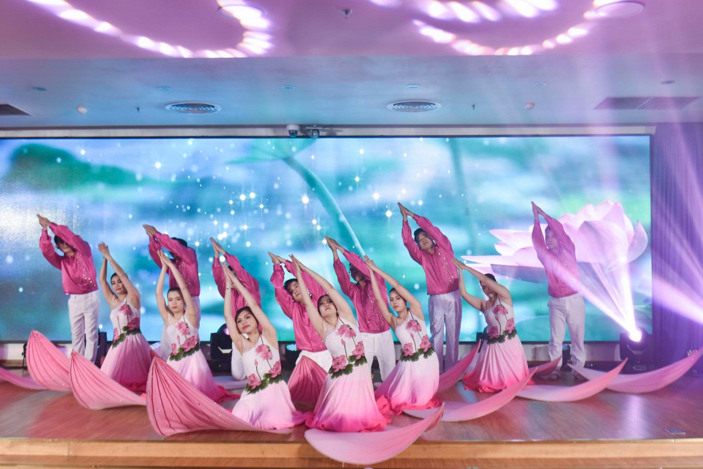 Nhiều tiết mục văn nghệ đặc sắc đã được các thí sinh trình diễn tại Hội thi.