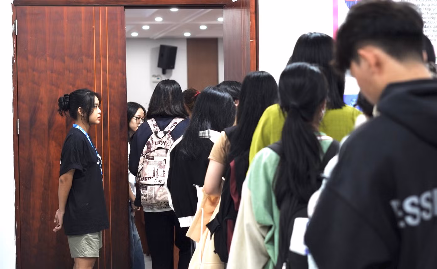 Sinh viên 'check-in' trước khi tham dự (Ảnh: BTC) Sinh viên 'check-in' trước khi tham dự (Ảnh: BTC)