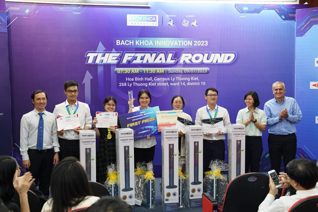 Giải Nhất cuộc thi “Bach khoa Innovation" lần VI thuộc về dự án “Màng bọc thực phẩm ăn được làm từ Chitosan và lá ổi”.