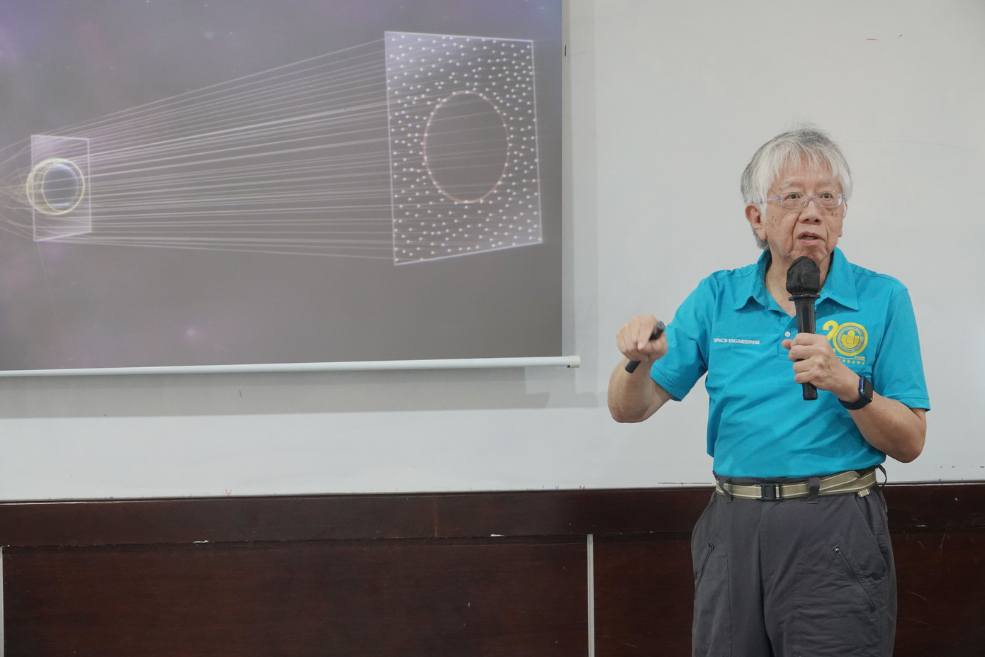 GS Paul Ho chia sẻ lý thuyết về cách chụp được hình ảnh lỗ đen. GS Paul Ho chia sẻ lý thuyết về cách chụp được hình ảnh lỗ đen.