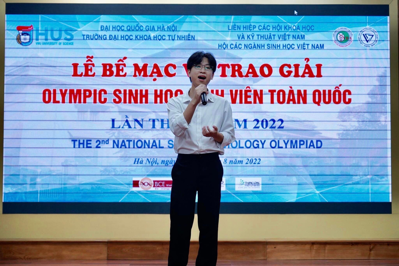 Nhận về nhiều ý kiến trái chiều, Phương vẫn quyết theo “nghề giáo”.