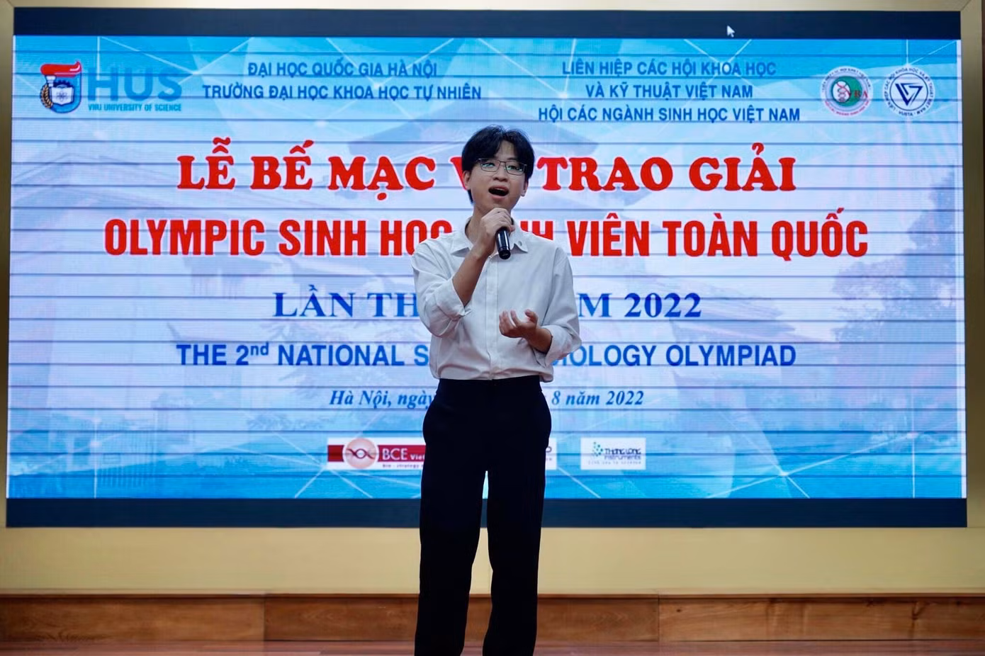 Nhận về nhiều ý kiến trái chiều, Phương vẫn quyết theo “nghề giáo”.