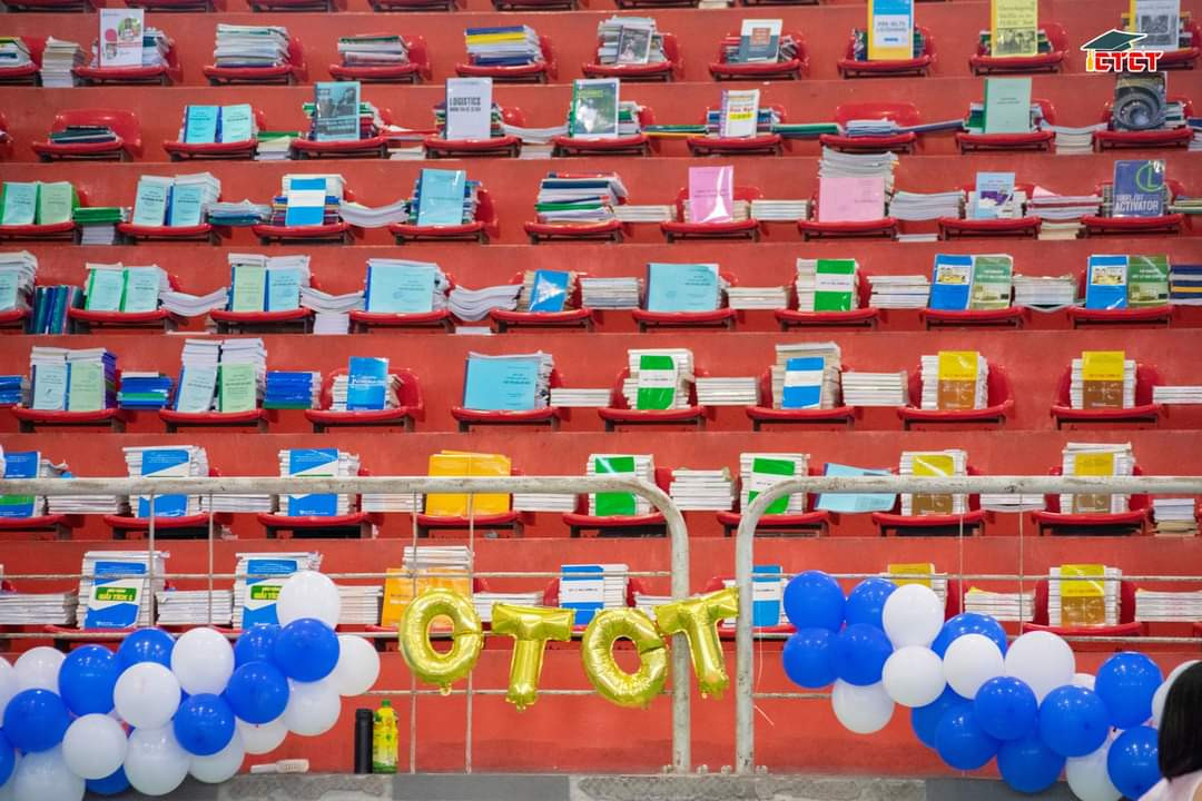 Rất nhiều các đầu sách được sinh viên mang tặng và trao đổi trong Ngày hội. (Ảnh: CLB CTCT)