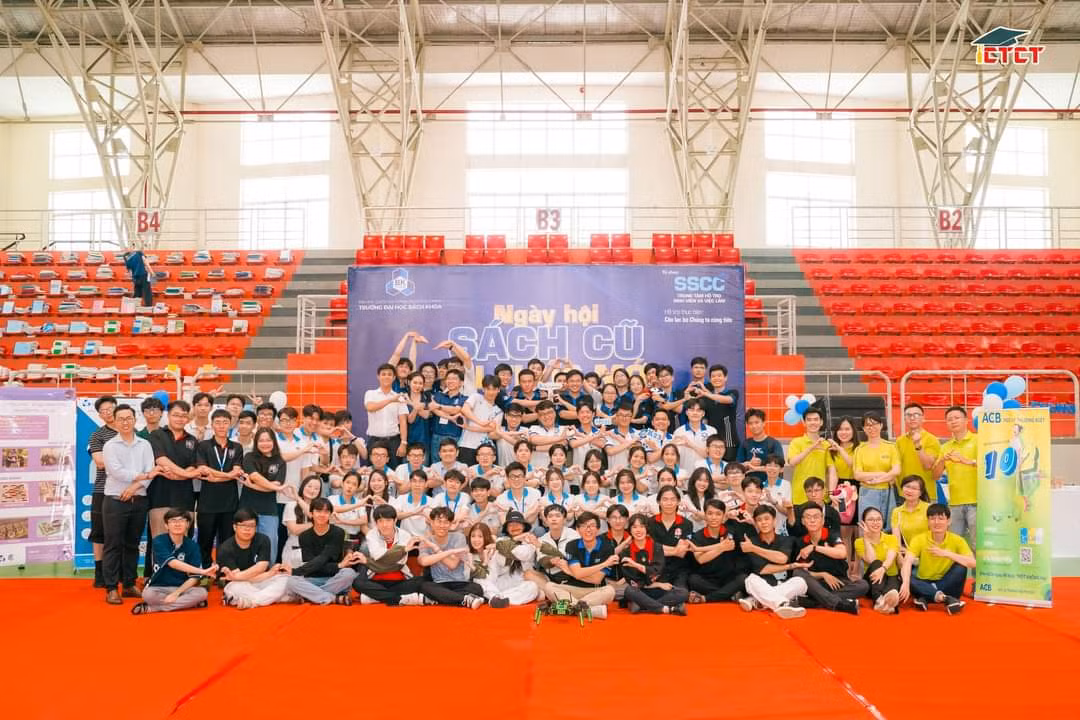 Các CLB trực thuộc trường ĐH Bách khoa (ĐHQG TP.HCM) tham gia hỗ trợ tại Ngày hội ‘Sách cũ tri thức mới’. (Ảnh: CLB CTCT)