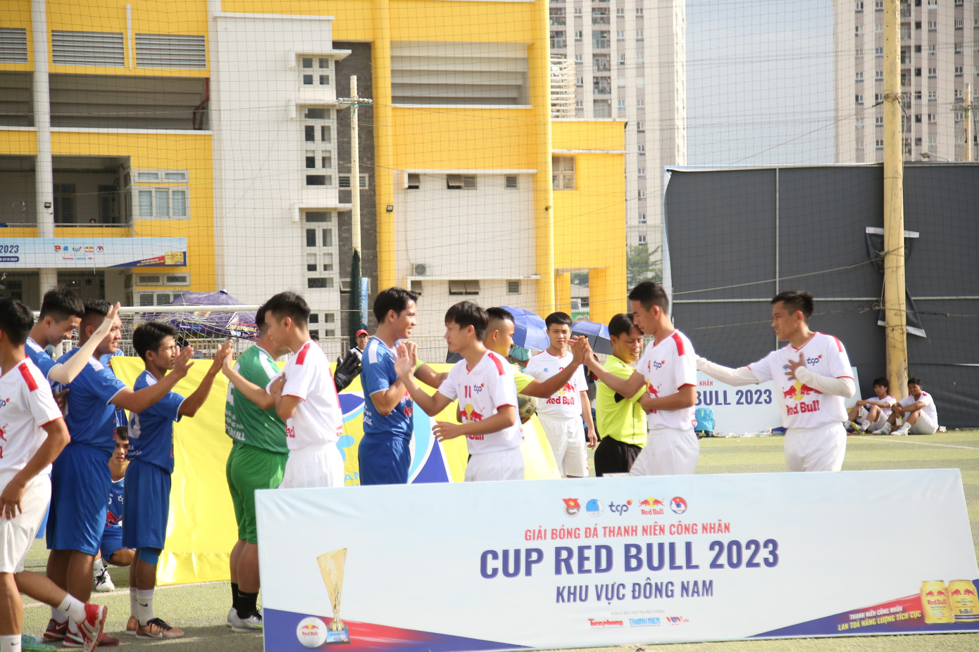 Các đội tranh tài tại vòng Chung kết cụm Đông Nam Bộ. Các đội tranh tài tại vòng Chung kết cụm Đông Nam Bộ.