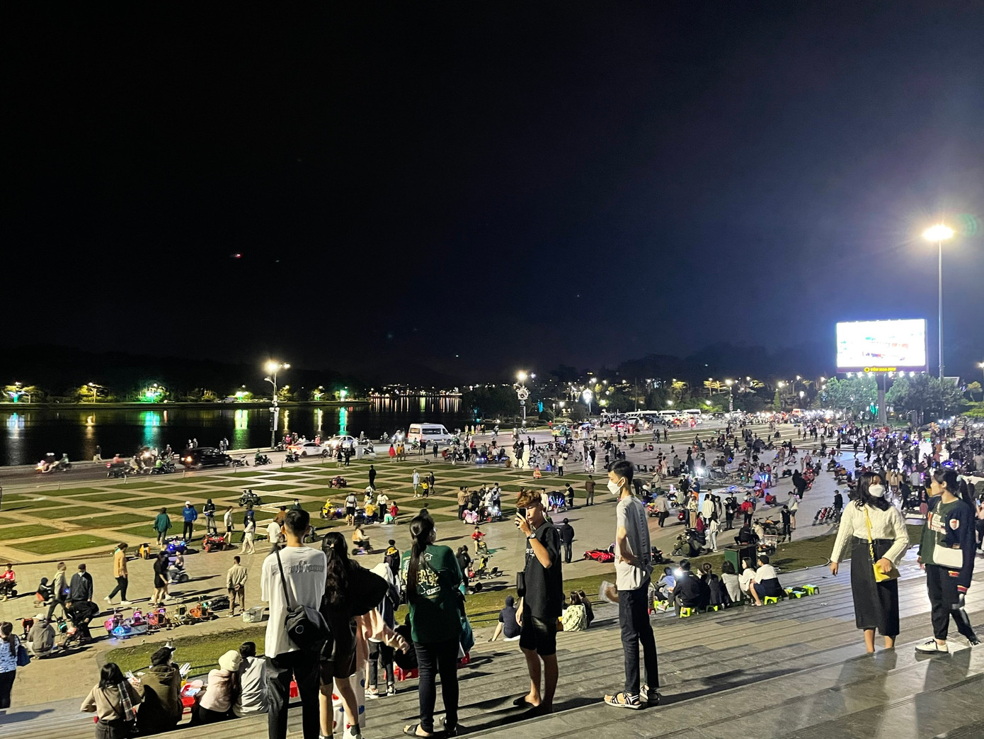 Quảng trường Lâm Viên (Đà Lạt) luôn đông đúc mỗi khi dịp lễ đến. Quảng trường Lâm Viên (Đà Lạt) luôn đông đúc mỗi khi dịp lễ đến.