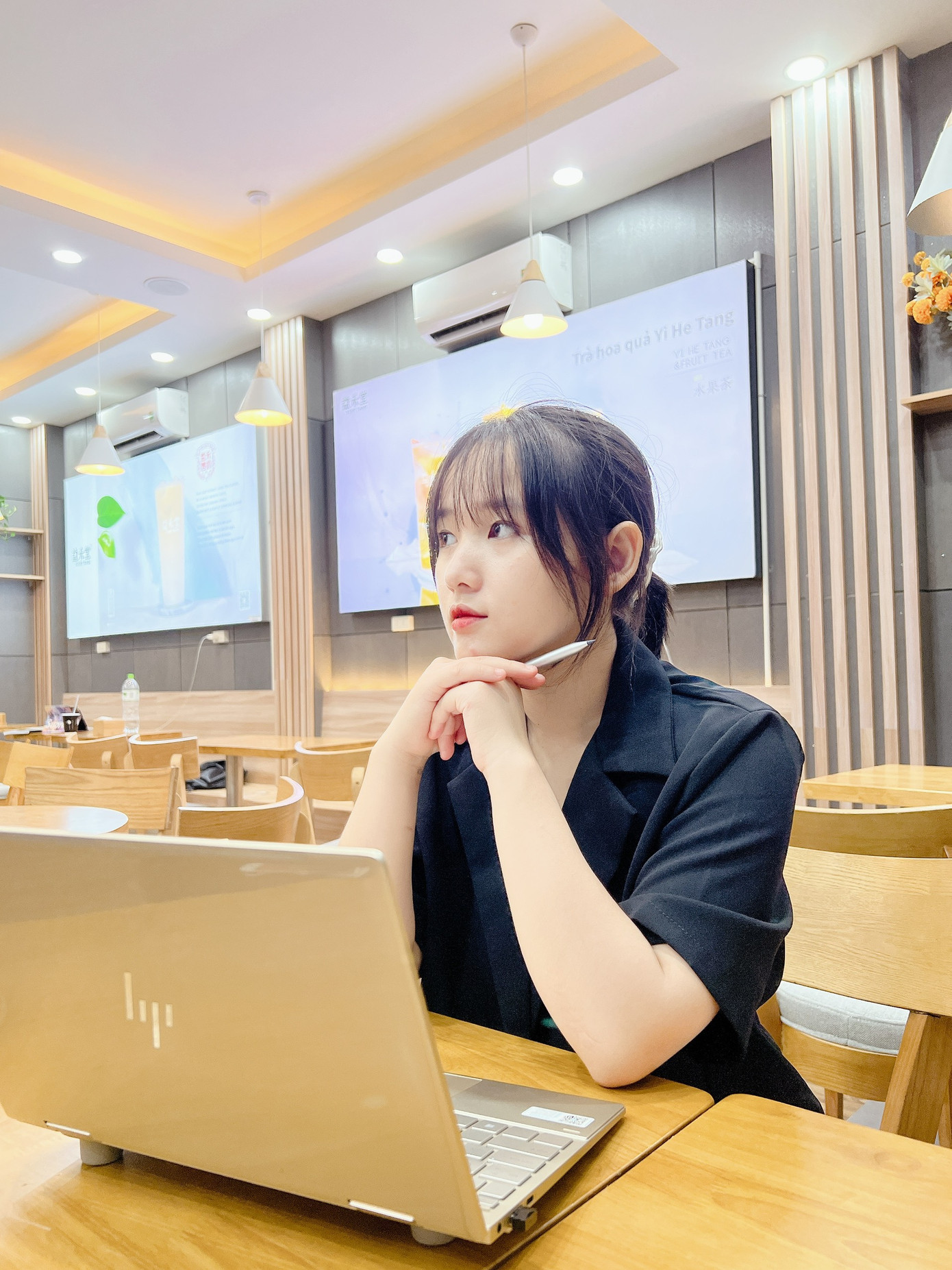 Vẻ ngoài ưa nhìn, gu thời trang nữ tính là điểm thu hút khi mới tiếp xúc với Trúc Anh. (Ảnh: NVCC) Vẻ ngoài ưa nhìn, gu thời trang nữ tính là điểm thu hút khi mới tiếp xúc với Trúc Anh. (Ảnh: NVCC)