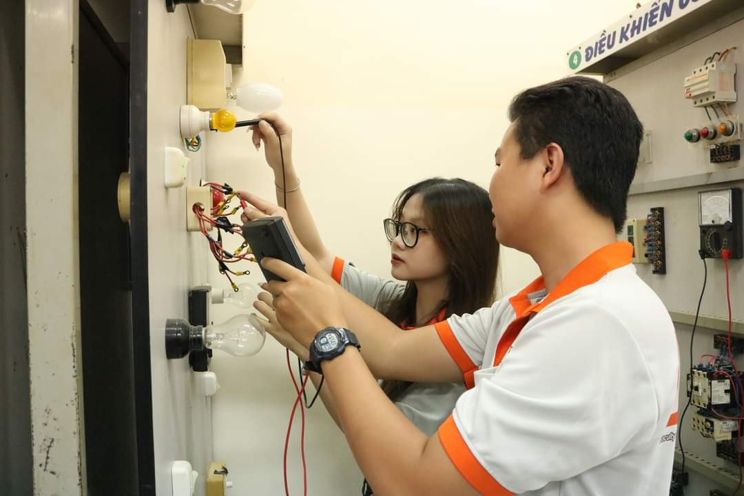 Thêm cơ hội cho thí sinh khi các trường tăng chỉ tiêu tuyển sinh. Thêm cơ hội cho thí sinh khi các trường tăng chỉ tiêu tuyển sinh.