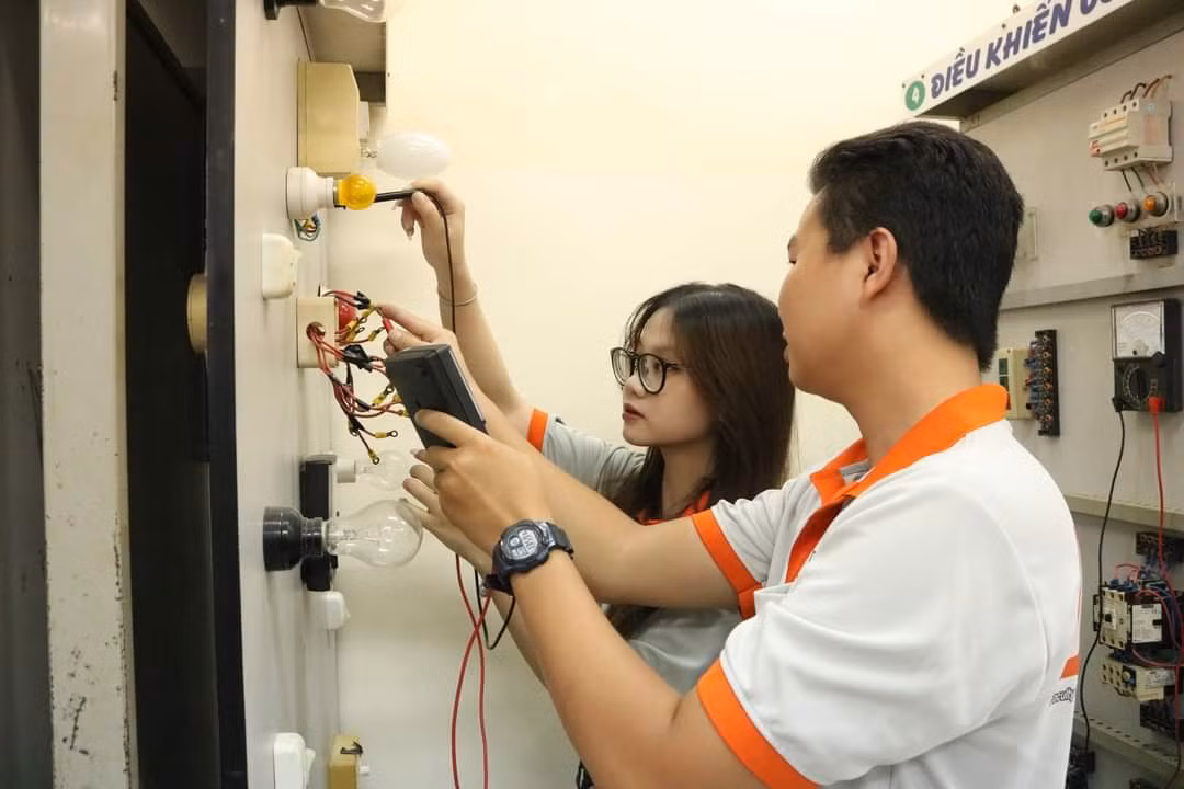 Nhiều cơ hội cho thí sinh khi các trường nghề tại TP. HCM tung ra nhiều ưu đãi. Nhiều cơ hội cho thí sinh khi các trường nghề tại TP. HCM tung ra nhiều ưu đãi.