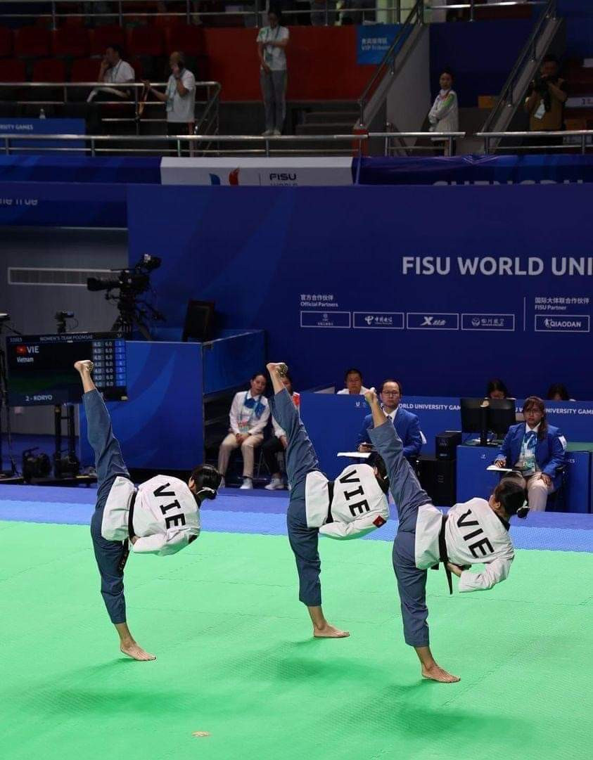 Nội dung quyền biểu diễn Taekwondo đồng đội nữ của các sinh viên Việt Nam tại Đại hội Thể thao Sinh viên Thế giới lần thứ 31, năm 2023. Nội dung quyền biểu diễn Taekwondo đồng đội nữ của các sinh viên Việt Nam tại Đại hội Thể thao Sinh viên Thế giới lần thứ 31, năm 2023.