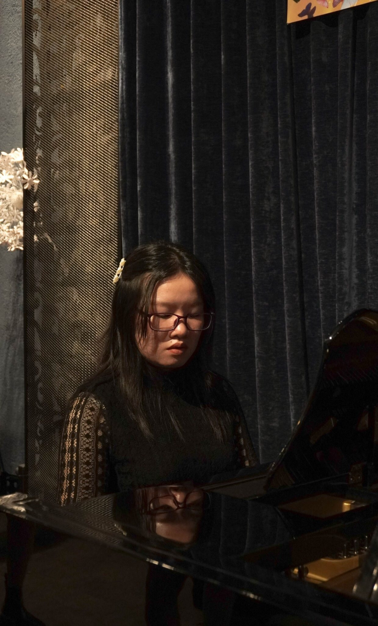 Phùng Thị Mỹ Dung theo học hệ trung cấp chuyên ngành Piano cổ điển tại Nhạc viện TP. HCM. (Ảnh: NVCC). Phùng Thị Mỹ Dung theo học hệ trung cấp chuyên ngành Piano cổ điển tại Nhạc viện TP. HCM. (Ảnh: NVCC).