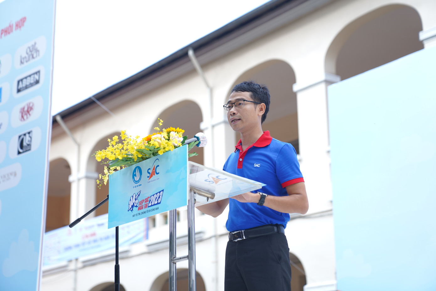 Anh Lê Xuân Dũng - Giám đốc Trung tâm Hỗ trợ học sinh, sinh viên Thành phố phát biểu tại Lễ ra quân chương trình "Tiếp sức mùa thi" năm 2023, tại TP. HCM. (Ảnh: Quỳnh Như) Anh Lê Xuân Dũng - Giám đốc Trung tâm Hỗ trợ học sinh, sinh viên Thành phố phát biểu tại Lễ ra quân chương trình "Tiếp sức mùa thi" năm 2023, tại TP. HCM. (Ảnh: Quỳnh Như)