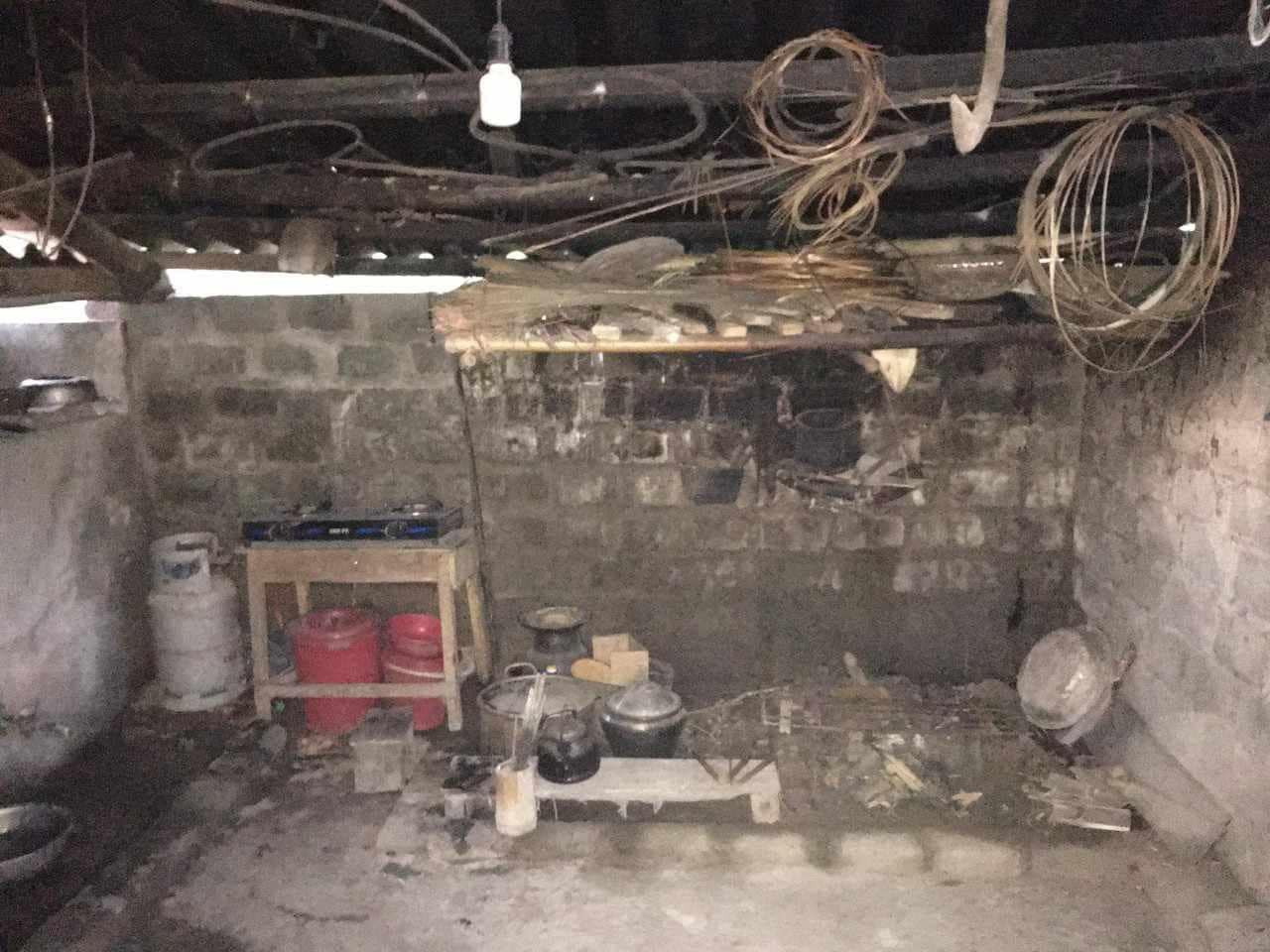 Ngôi nhà tranh vách đất là nơi nuôi chí lớn của Dũng. (Ảnh: Xã Đoàn Gia Mô) Ngôi nhà tranh vách đất là nơi nuôi chí lớn của Dũng. (Ảnh: Xã Đoàn Gia Mô)