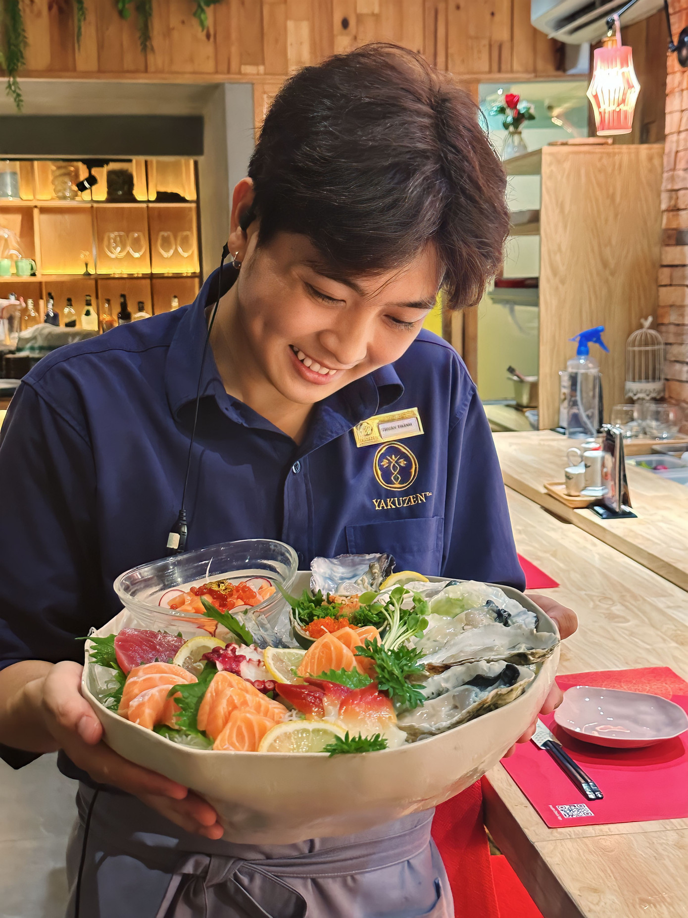 Thuận Thành hiện đang làm phục vụ và hỗ trợ Marketing cho nhà hàng Nhật tại quận 3, TP. HCM. (Ảnh: NVCC) Thuận Thành hiện đang làm phục vụ và hỗ trợ Marketing cho nhà hàng Nhật tại quận 3, TP. HCM. (Ảnh: NVCC)