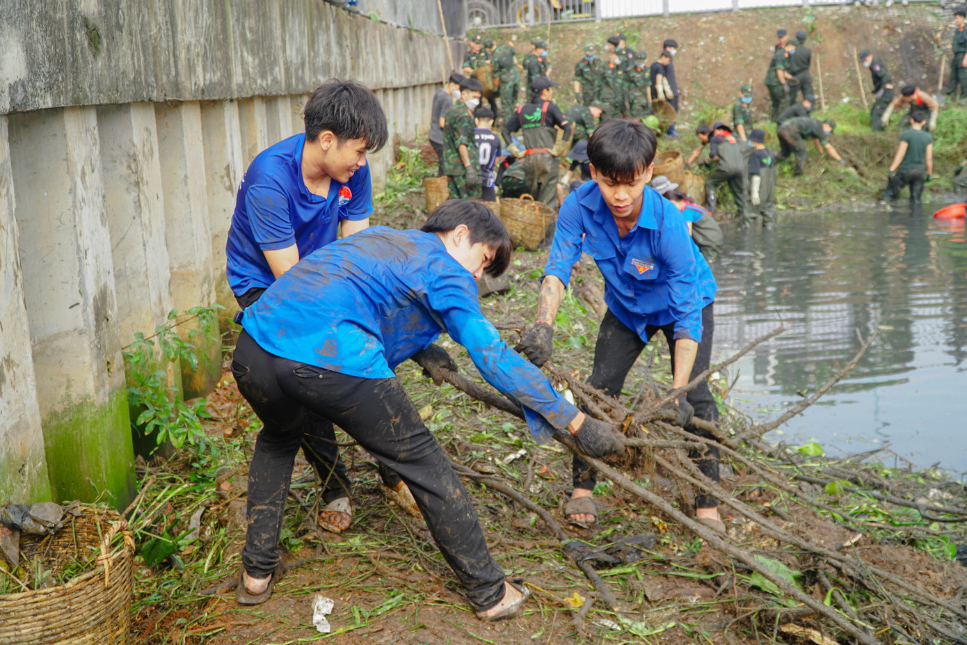 Tham gia hoạt động lần này là 15 đơn vị thuộc Quận đoàn Bình Thạnh, các Đoàn trường đại học và Đoàn Thanh niên của lực lượng Cảnh sát, Quân đội Nhân dân trên địa bàn TP. HCM. (Ảnh: TLTĐ)