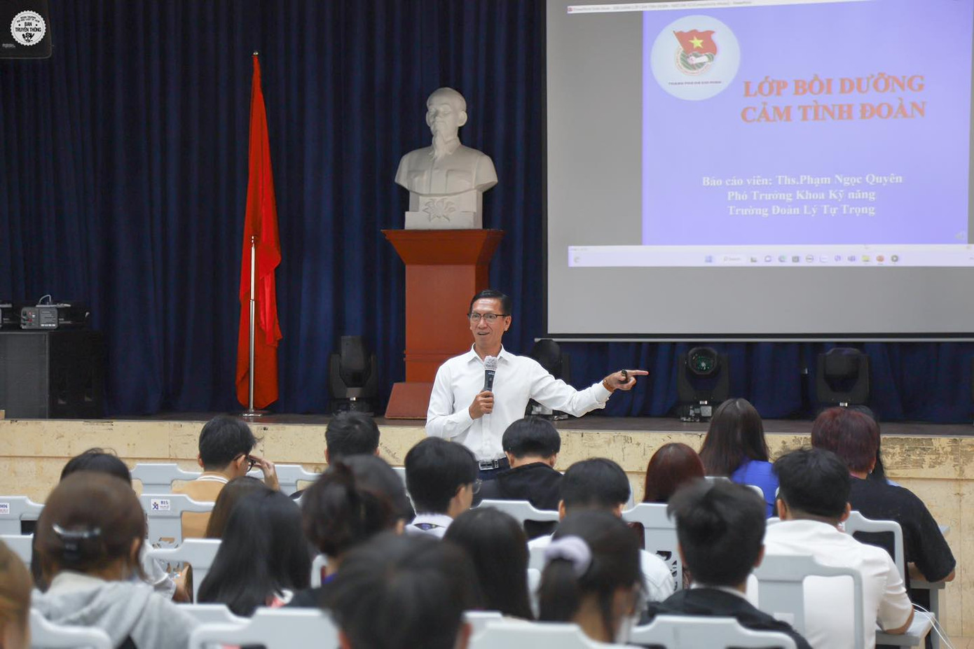 Lớp cảm tình Đoàn do Đoàn trường ĐH Luật TP. HCM tổ chức. (Ảnh: Tuổi trẻ ĐH Luật TP. HCM) Lớp cảm tình Đoàn do Đoàn trường ĐH Luật TP. HCM tổ chức. (Ảnh: Tuổi trẻ ĐH Luật TP. HCM)
