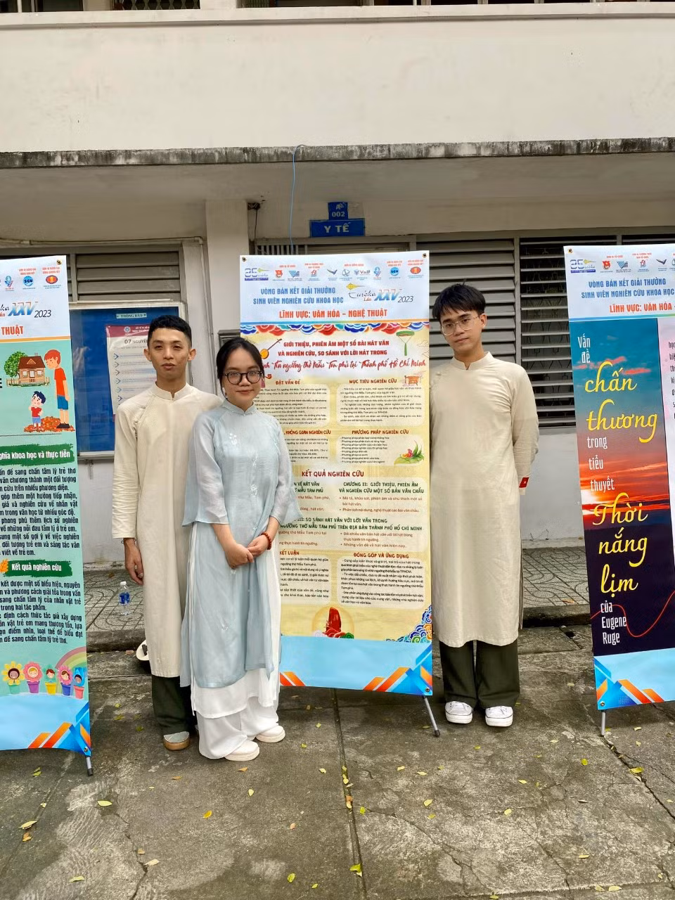 Nhóm 3 sinh viên thực hiện đề tài đều là sinh viên năm thứ tư, ngành Hán Nôm, khoa Văn học, trường ĐH KHXH&amp;NV, ĐHQG TP. HCM.