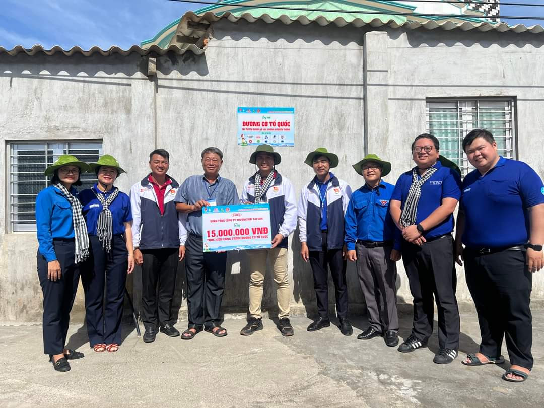 Đoàn tham gia khánh thành và bàn giao công trình đường cờ Tổ quốc tại 2 tuyến đường Nguyễn Thông và Lê Lai, xã Long Hải.